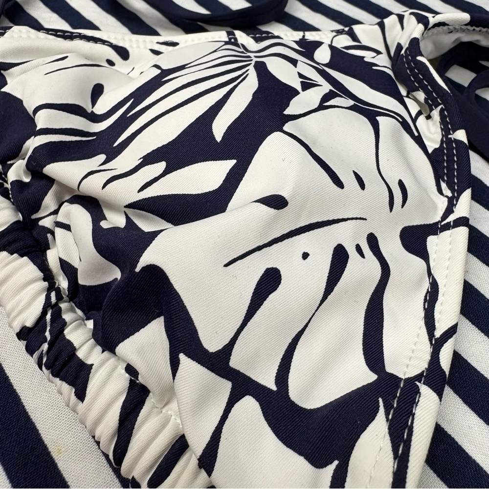 LA BLANCA Navy White Leaf Print Bikini Top Size 4 - Picture 3 of 10